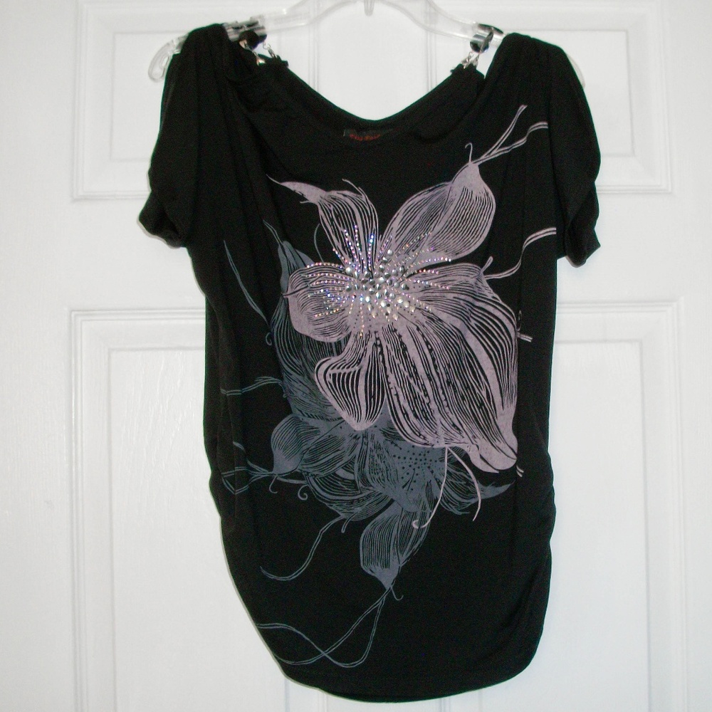 New! Zizi Fashion Cold Shoulder Graphic Top - XL